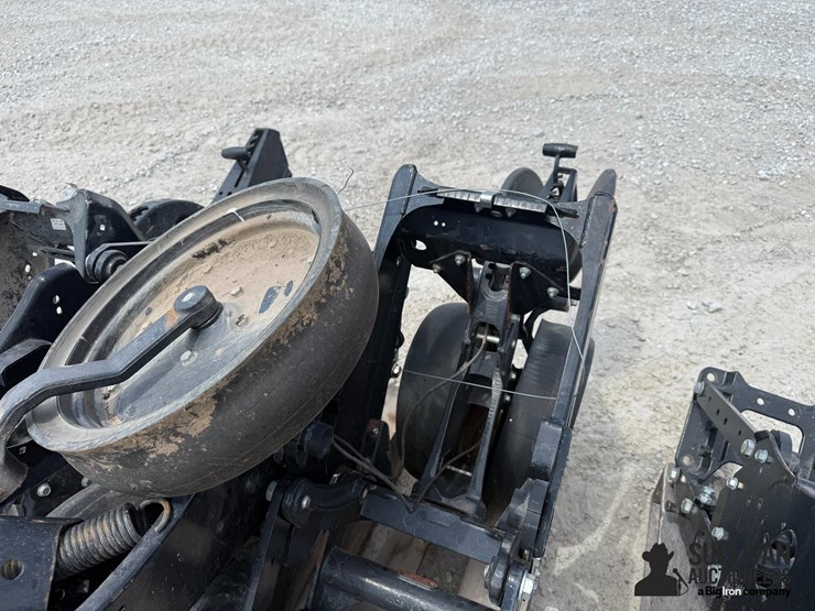 kinze-4000-series-row-units-(bid-per-unit)-image-11