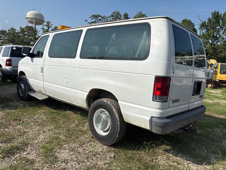 2006-ford-e350-image-3