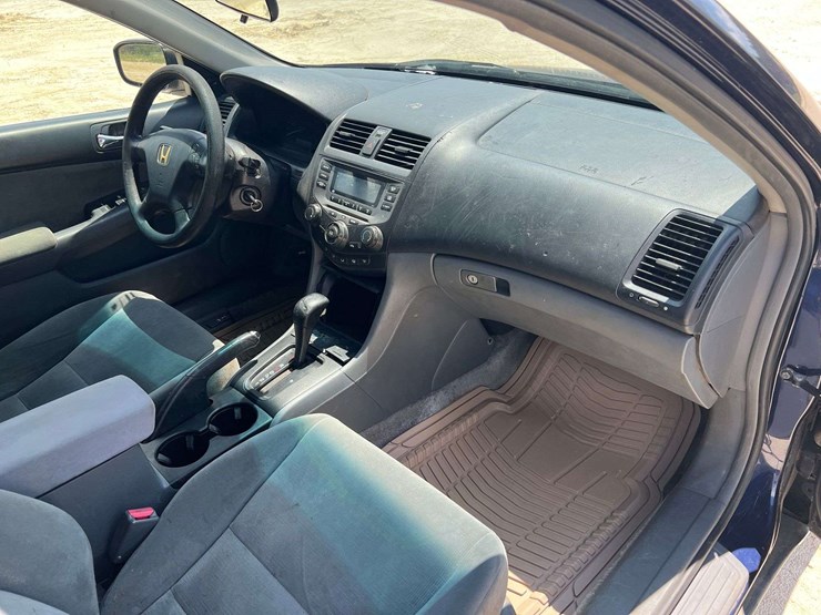 2006-honda-accord-4-door-sedan-(241,528-miles)-image-23