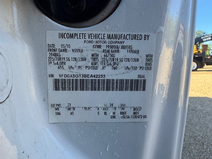 2011-ford-f550-image-12