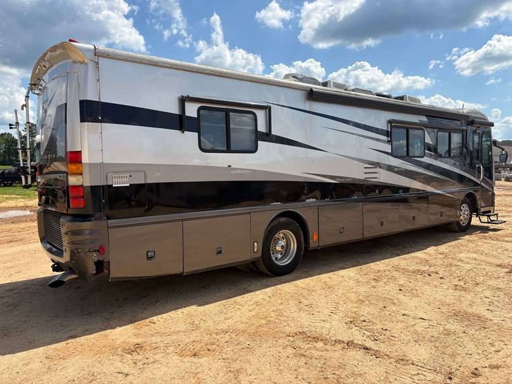 2003-freightliner-xc-fleetwood-revolution-diesel-pusher-motor-home-(65,650-miles)-image-3