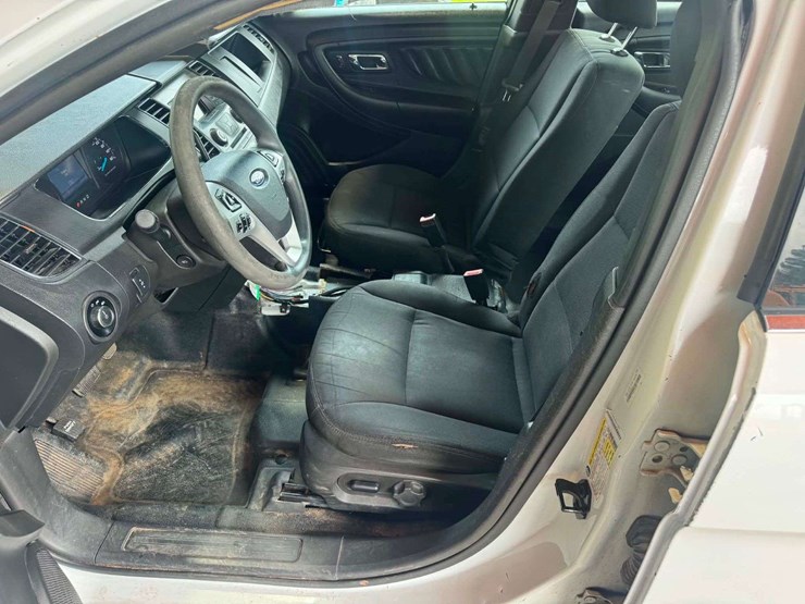 2015-ford-taurus-4-door-sedan-police-(179,713-miles)-image-10