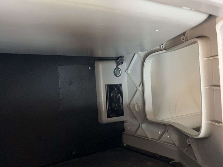 2022-kenworth-t680-image-26
