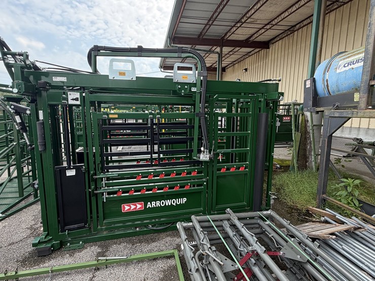 new/unused-arrowquip-q-power-107-hydraulic-squeeze-chute-image-1