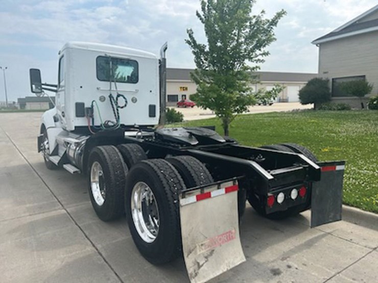 2016-kenworth-t680-image-2