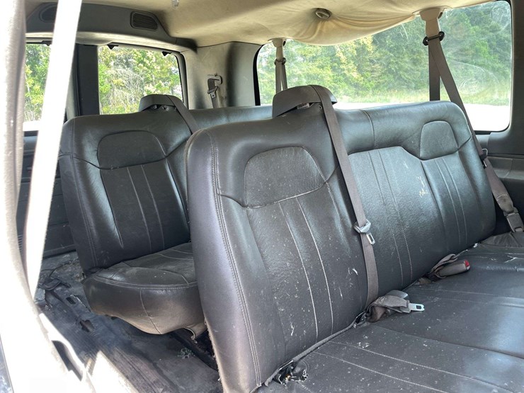 2005-chevrolet-express-3500-image-16