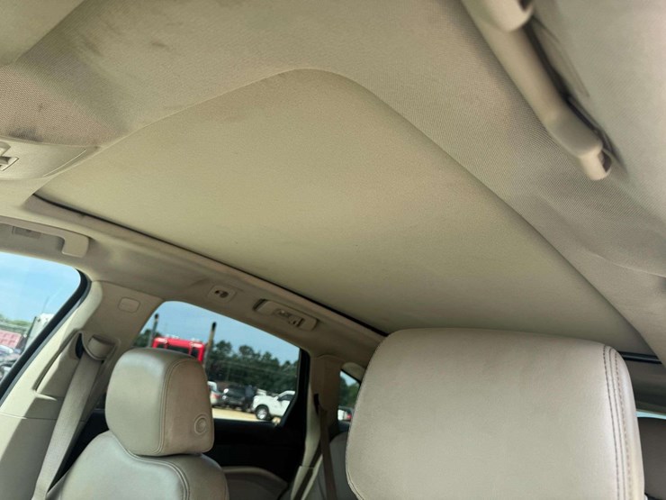 2014-cadillac-srx-image-26