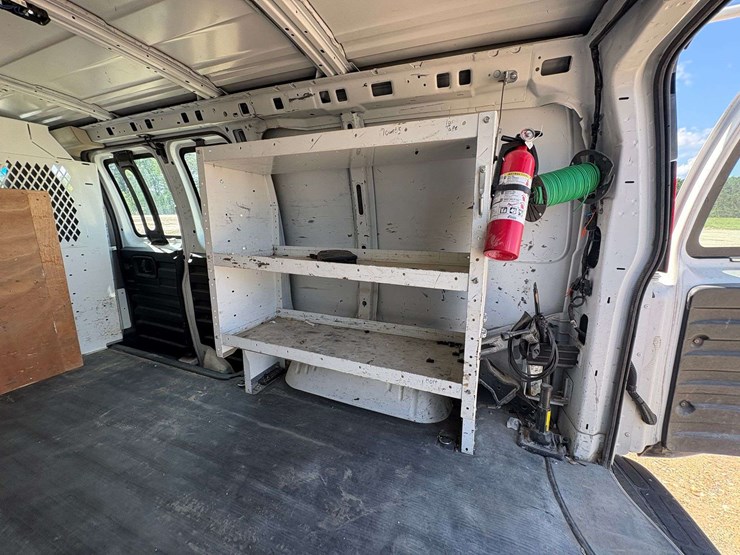 2018-chevrolet-express-2500-image-28