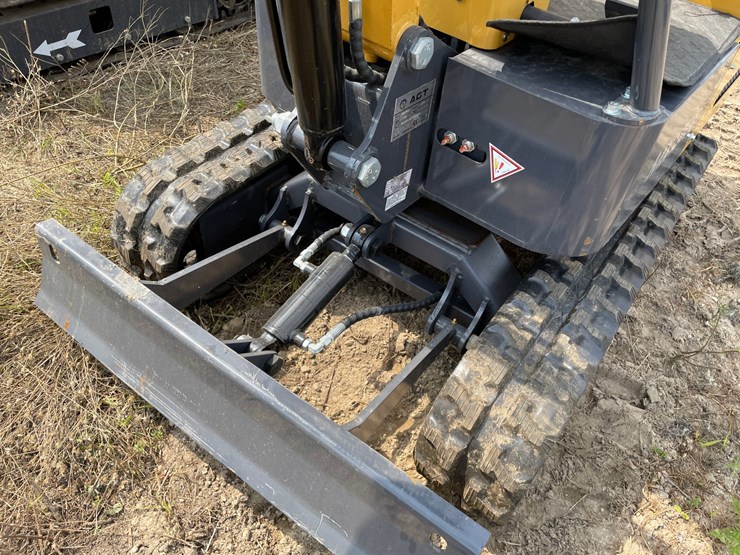 #9737-•-agt-mini-excavator-mx12rx-image-8