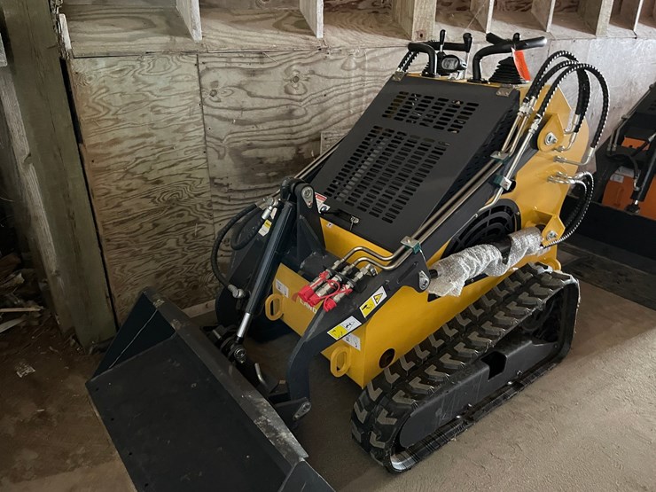 #9732-•-land-hero-mini-skid-steer-loader-image-2