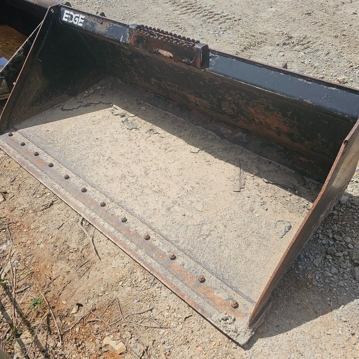 #24638 • Edge 72" Skidsteer Bucket