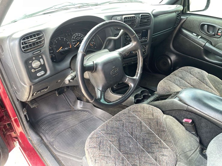 2002-chevrolet-s10-image-11
