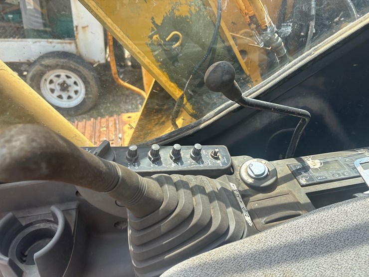 2003-deere-80c-image-13