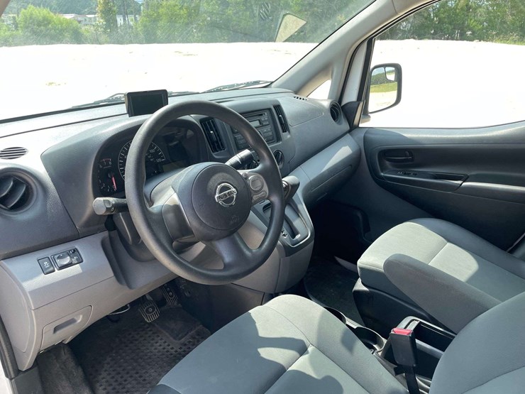2015-nissan-nv200-image-11