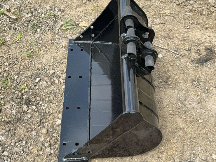 22”-w-mini-excavator-mud-bucket---model-zl-11-image-2