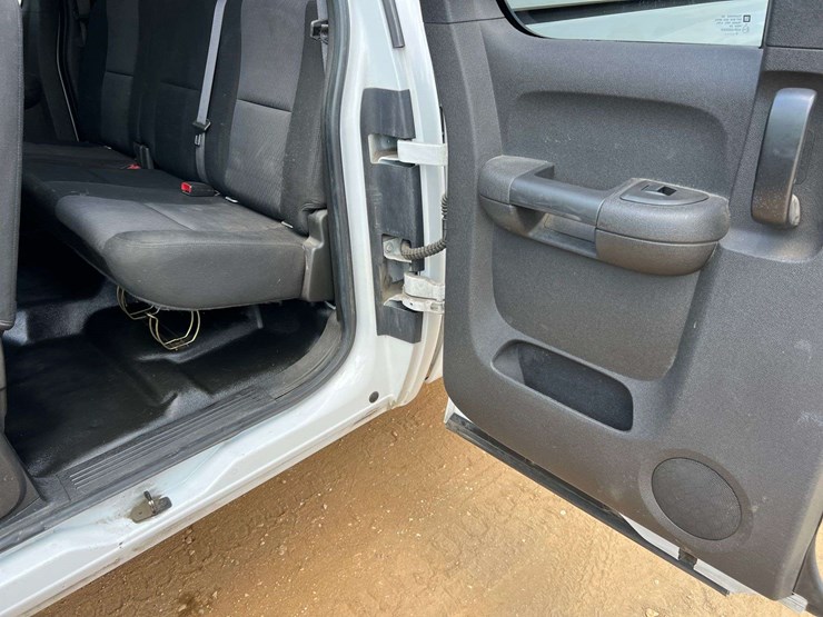 2011-chevrolet-2500hd-image-36
