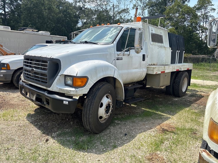 2001-ford-f650-image-4