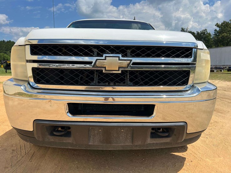 2011-chevrolet-2500hd-image-5