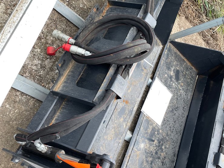 #9805-•-mini-skid-steer-48"-combination-bucket-attachment-image-4