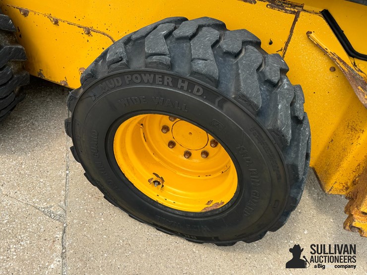 2017-deere-332g-image-16