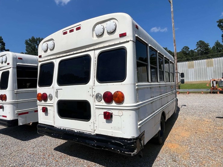 2001-chevrolet-express-bus-image-5