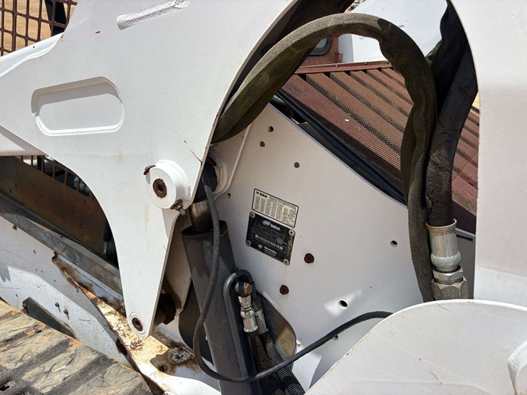 bobcat-t300-image-21