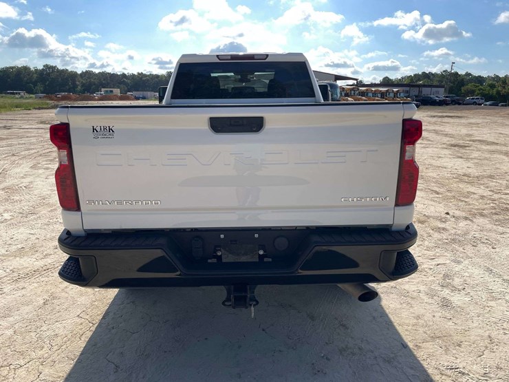 2023chevrolet-silverado-2500-4-door-crew-cab-4x4-pickup-truck-(176,756-miles)-image-6