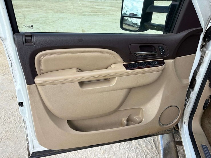 2013-gmc-sierra-2500hd-image-11