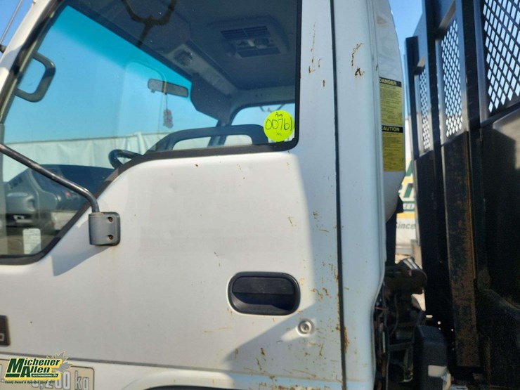 2005-gmc-w5500-image-33