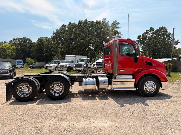 2020-peterbilt-579-image-8
