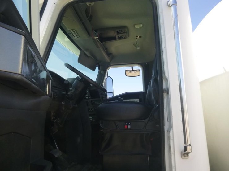 2013-international-ct660-t/a-water-truck-image-8