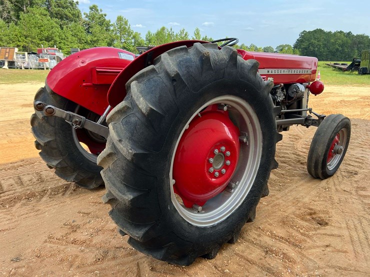 massey-ferguson-135-image-3