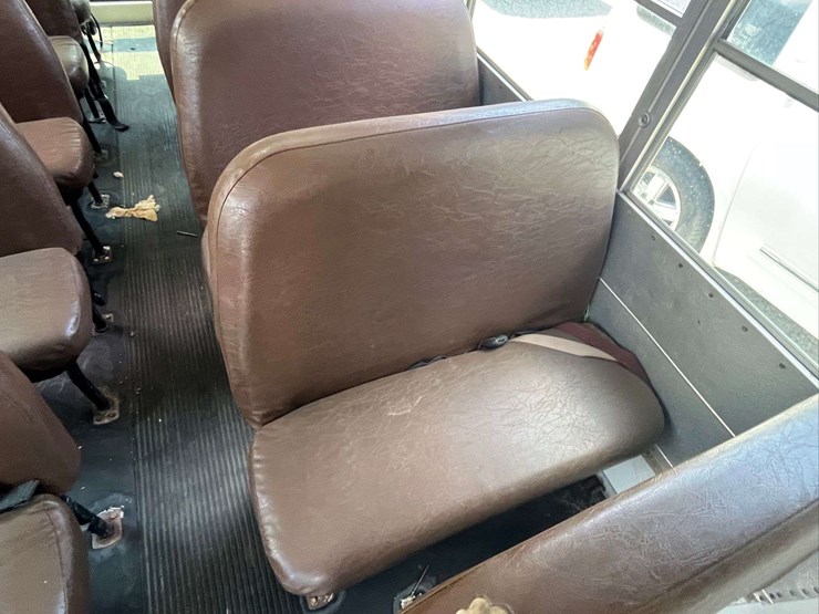 2001-chevrolet-express-bus-image-18