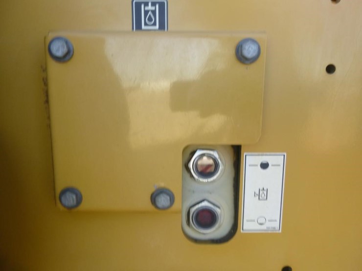 2011-caterpillar-cp56-image-21