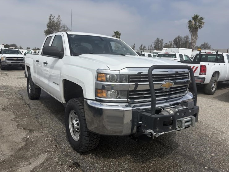 2015-chevrolet-silverado-2500-image-2