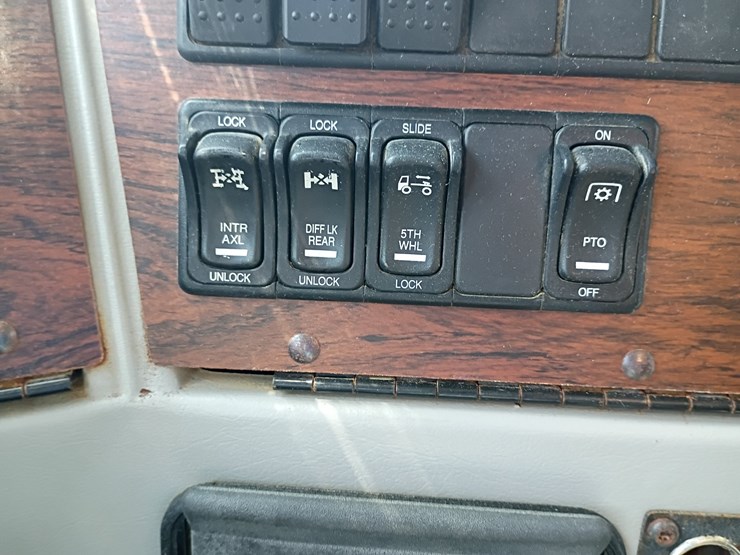 2014-western-star-4900-image-56