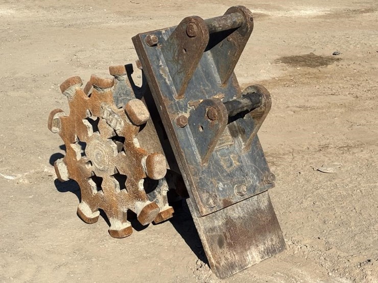 16"-twt-backhoe-compaction-wheel-image-4