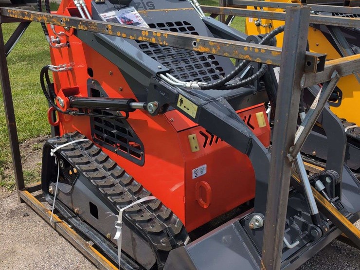 zjg-mini-skid-steer-loader-zj-380-(red)---15hp---hand-control-is-bent-please-review-photos-image-1