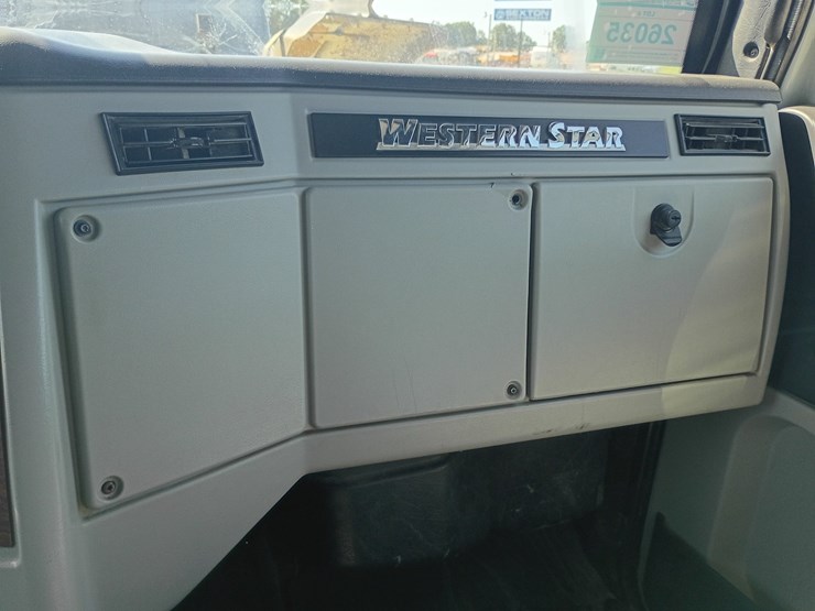 2014-western-star-4900-image-51