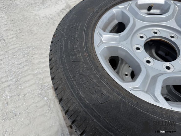 general-grabber-lt275/65r18-tires-on-8-bolt-ford-rims-image-8