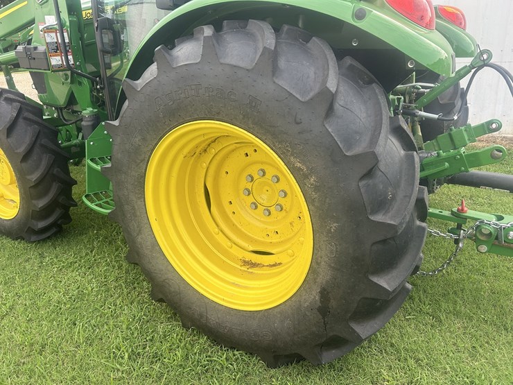 2024-john-deere-5075e-image-5