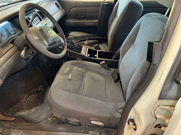 2003-ford-crown-vic-(188,503-miles)-image-16