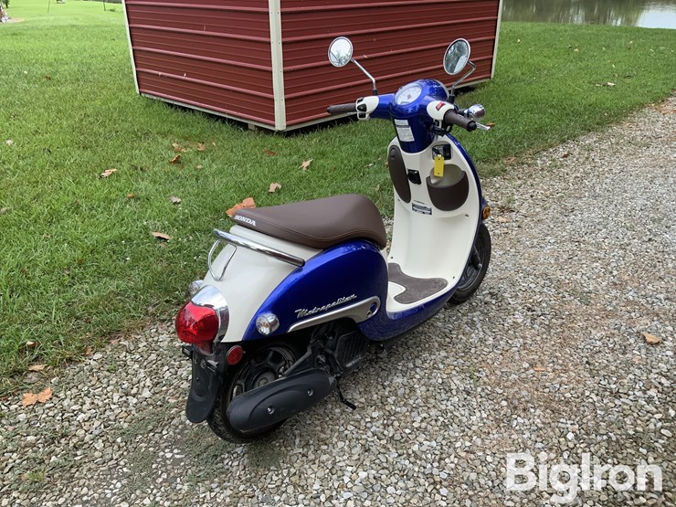 2024-honda-metropolitan-ncw50-scooter-image-5
