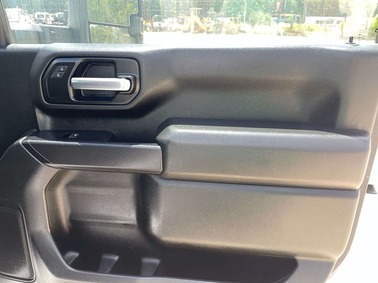 2020-chevrolet-silverado-3500-image-17