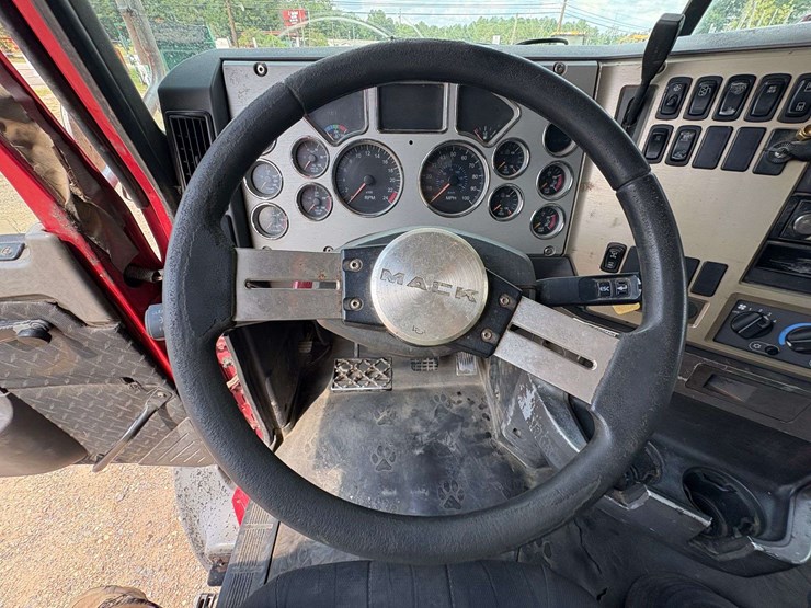 2007-mack-granite-ctp713-image-22