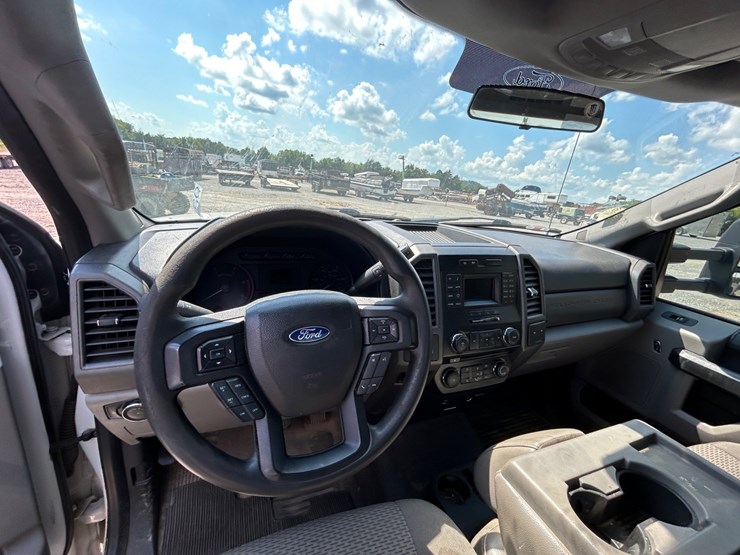 2017-ford-f550-image-9