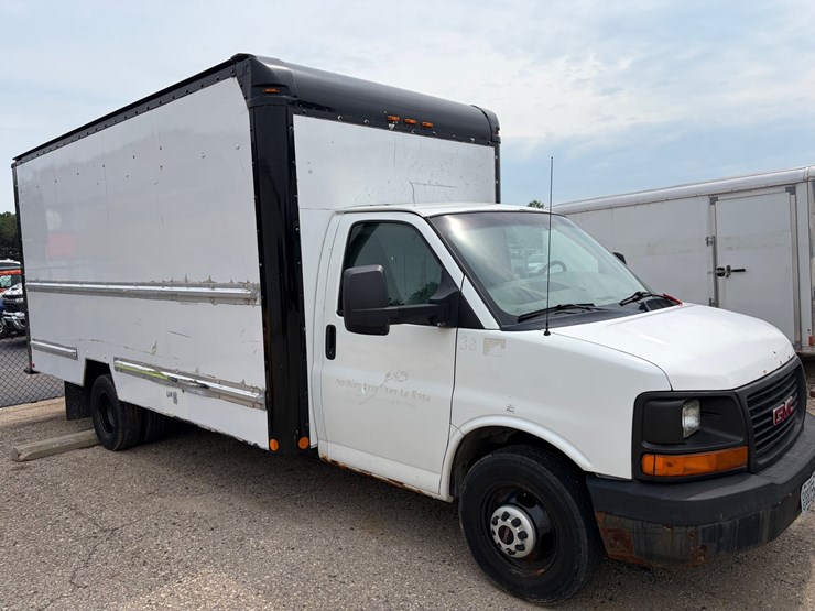 2010-gmc-3500-image-2