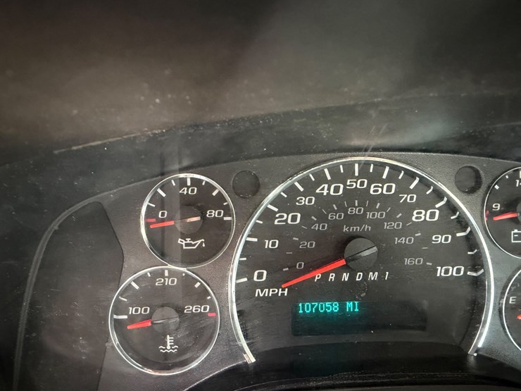 2010-gmc-3500-image-10