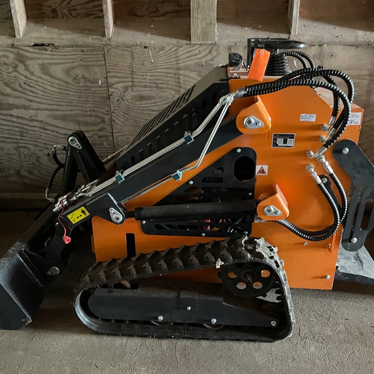 #9733 • Land Honor Mini Skid Steer Loader