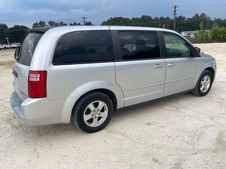 2009-dodge-caravan-image-3